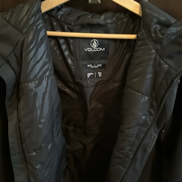 Volcom coat, size medium. - Picture 2 of 2
